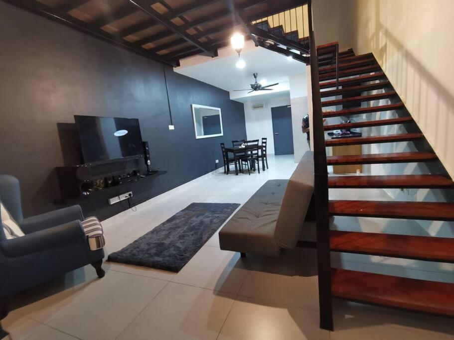 Lakeview Duplex Free Wifi And Netflix Apartment Cyberjaya