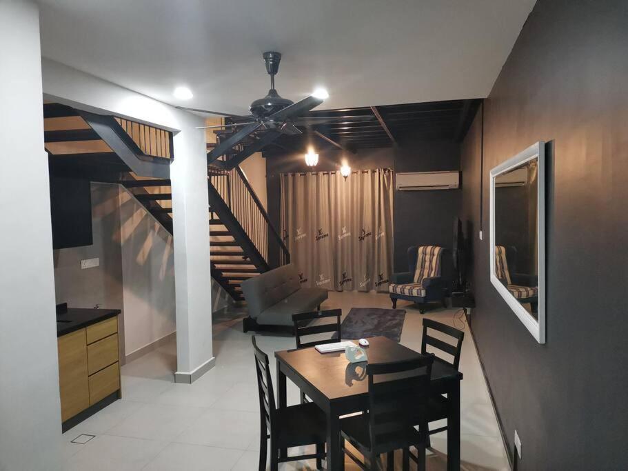 Lakeview Duplex Free Wifi And Netflix * Cyberjaya