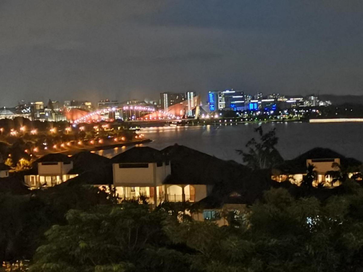 Lakeview Duplex Free Wifi And Netflix Cyberjaya